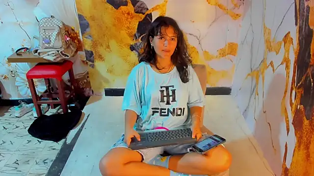 Snapshot of MiaBella18 chatting on January 11, 7:19 pm MiaBella18 online show from January 11, 7:19 pm