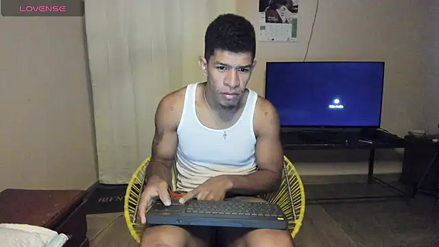 Snapshot of antonio_aguilarx chatting on June 22, 11:40 am antonio aguilarx online show from June 22, 11:40 am