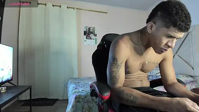 Snapshot of antonio_aguilarx chatting on July 13, 2:25 am antonio aguilarx online show from July 13, 2:25 am