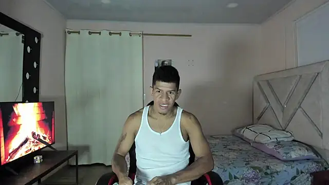 Snapshot of antonio_aguilarx chatting on July 16, 11:44 pm antonio aguilarx online show from July 16, 11:44 pm