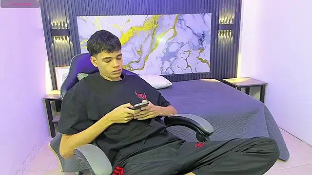 Snapshot of Dark_Desiree18 chatting on February 1, 12:04 pm Dark Desiree18 online show from February 1, 12:04 pm