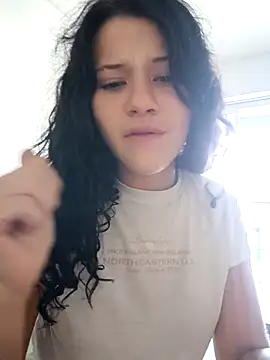 Snapshot of mmelit4 chatting on February 8, 5:05 pm mmelit4 online show from February 8, 5:05 pm