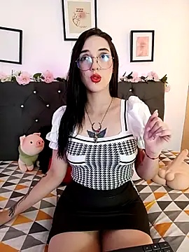 RoseNyx online show from February 6, 8:45 pm