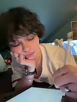 quwuinnie333 online show from January 8, 5:43 am