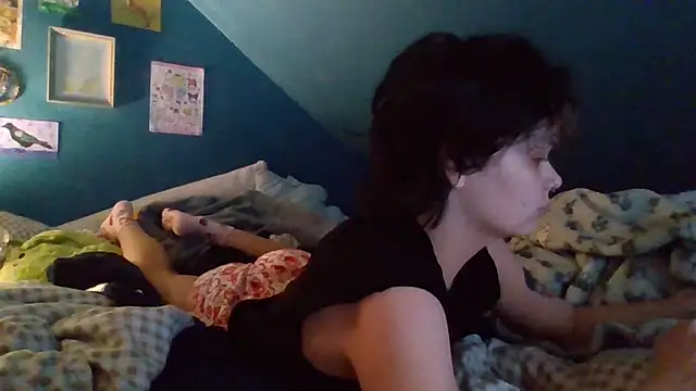 quwuinnie333 online show from February 5, 4:28 am