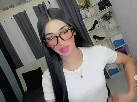 FyangFoxx online show from March 22, 5:44 am