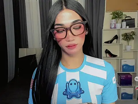 FyangFoxx online show from March 27, 10:37 am