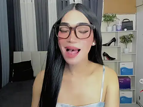 FyangFoxx online show from March 28, 6:57 am