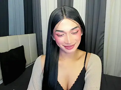 FyangFoxx online show from April 11, 7:07 pm