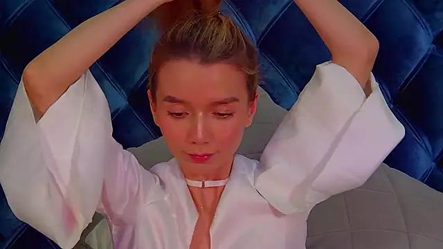 VanessaVienne online show from March 8, 2:04 am