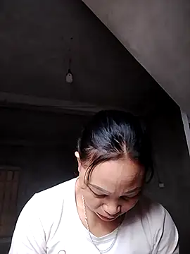 Snapshot of miray- chatting on February 3, 4:43 am miray- online show from February 3, 4:43 am