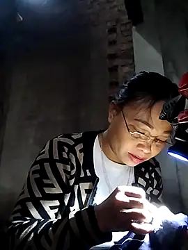 Snapshot of miray- chatting on February 22, 2:02 am miray- online show from February 22, 2:02 am