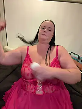 Snapshot of carinabro10 chatting on February 6, 9:01 am carinabro10 online show from February 6, 9:01 am