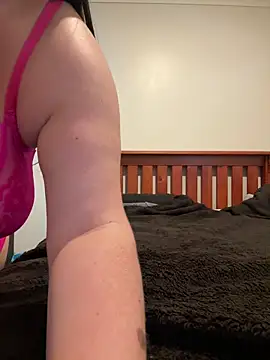 Snapshot of carinabro10 chatting on February 23, 1:25 am carinabro10 online show from February 23, 1:25 am