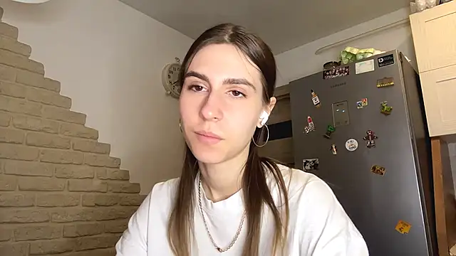 ElsieKuhlmann online show from April 18, 7:58 pm