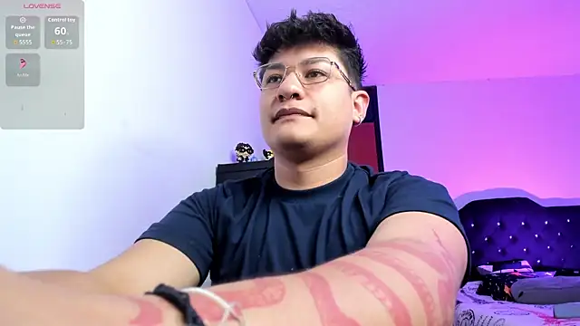 Snapshot of Theo_Rowan chatting on January 10, 11:12 am Theo Rowan online show from January 10, 11:12 am