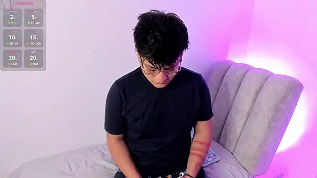 Snapshot of Theo_Rowan chatting on January 12, 9:25 am Theo Rowan online show from January 12, 9:25 am