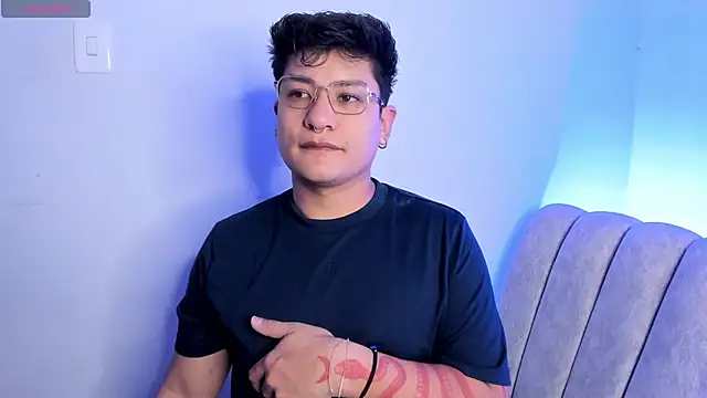 Snapshot of Theo_Rowan chatting on January 19, 11:03 am Theo Rowan online show from January 19, 11:03 am