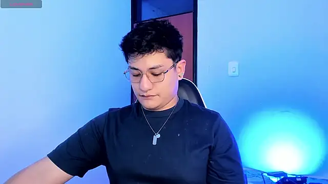 Snapshot of Theo_Rowan chatting on February 10, 6:12 pm Theo Rowan online show from February 10, 6:12 pm