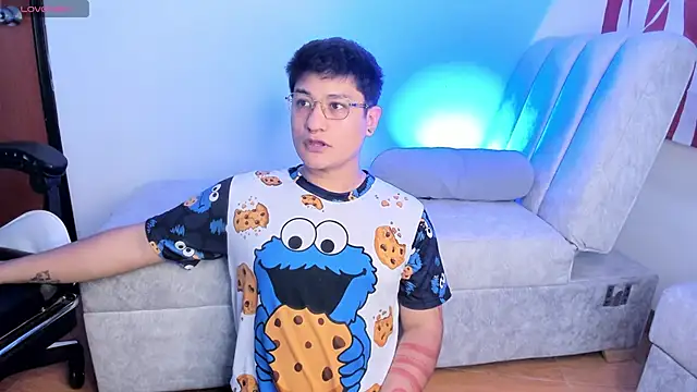 Snapshot of Theo_Rowan chatting on February 13, 6:48 pm Theo Rowan online show from February 13, 6:48 pm