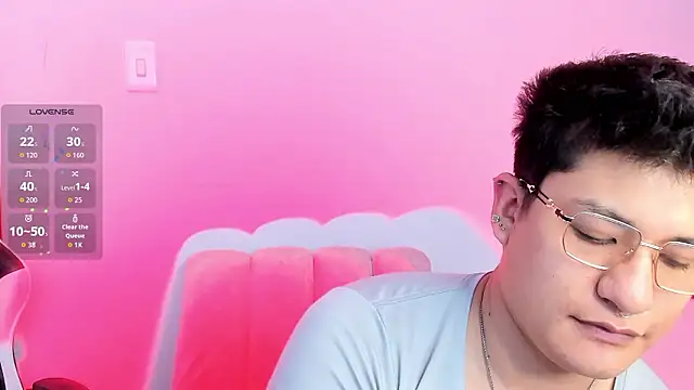 Snapshot of Theo_Rowan chatting on February 14, 6:15 pm Theo Rowan online show from February 14, 6:15 pm