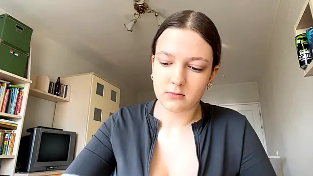 JammieMickiewicz online show from March 25, 7:47 am