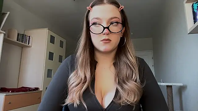 JammieMickiewicz online show from April 2, 11:19 am