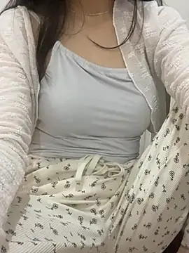 Snapshot of Linhtruong__ chatting on January 10, 6:31 pm Linhtruong online show from January 10, 6:31 pm