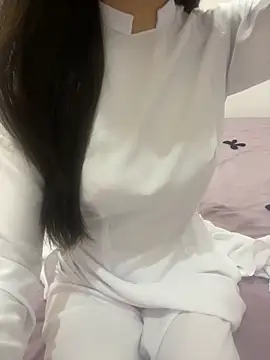 Snapshot of Linhtruong__ chatting on February 28, 3:57 pm Linhtruong online show from February 28, 3:57 pm