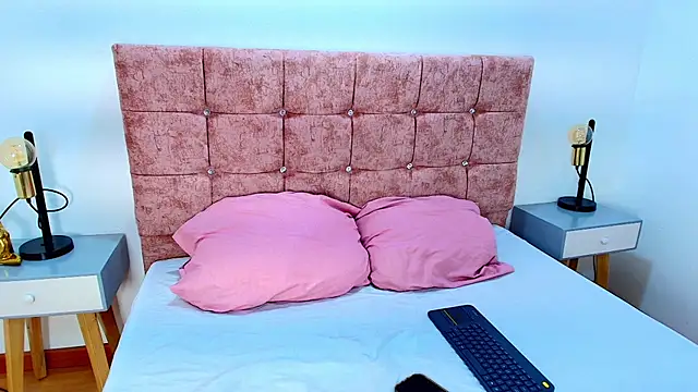 Snapshot of Veronica_Wins_ chatting on January 11, 7:08 pm Veronica Wins online show from January 11, 7:08 pm