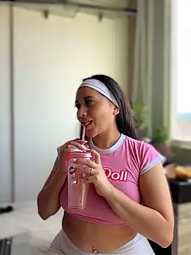 Veronica Wins  online show from May 20, 3:18 pm