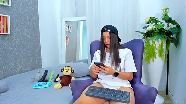 ViictoriiaSaenz online show from February 18, 4:19 am