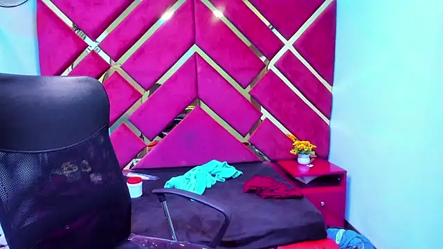 MiaRouss69 online show from February 13, 5:36 am