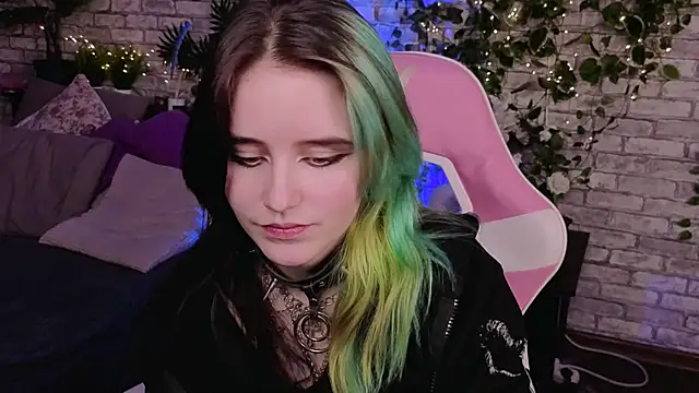 Snapshot of RubyMyst chatting on February 28, 9:05 pm RubyMyst online show from February 28, 9:05 pm