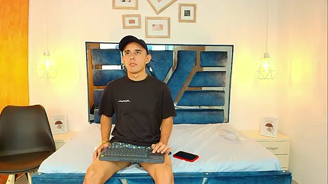 Snapshot of Lian_Brown chatting on January 14, 8:03 pm Lian Brown online show from January 14, 8:03 pm