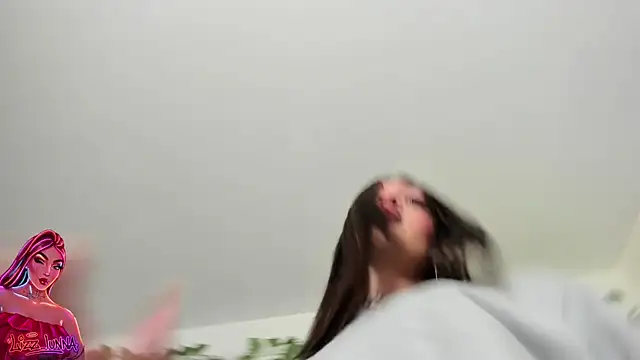 lizz lunna online show from April 10, 12:05 am