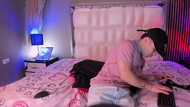 Roger And Ramona online show from March 17, 12:30 pm