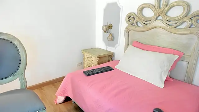 paulina lux online show from April 18, 7:58 pm