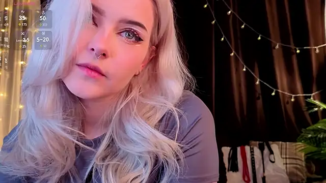 ShyniAlice online show from May 27, 3:47 am