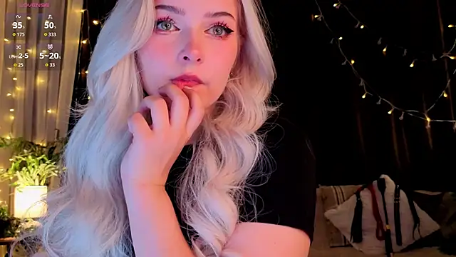 Snapshot of ShyniAlice chatting on June 20, 4:04 am ShyniAlice online show from June 20, 4:04 am