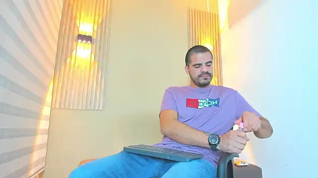 Snapshot of Arthur_howard chatting on January 13, 3:56 am Arthur howard online show from January 13, 3:56 am