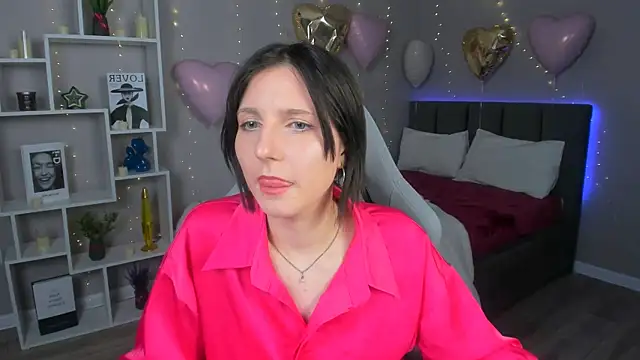 Snapshot of KikaOsterman chatting on February 15, 12:40 am KikaOsterman online show from February 15, 12:40 am