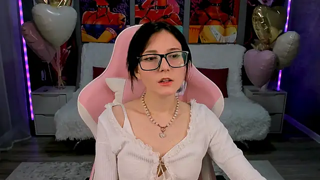 Snapshot of KikaOsterman chatting on February 18, 1:07 pm KikaOsterman online show from February 18, 1:07 pm