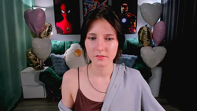 Snapshot of KikaOsterman chatting on February 19, 6:20 am KikaOsterman online show from February 19, 6:20 am