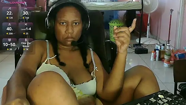 Snapshot of Eirondra_valeen chatting on May 16, 1:21 pm Eirondra valeen online show from May 16, 1:21 pm