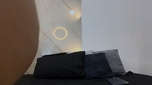 Laura Miller1 online show from February 18, 8:49 pm