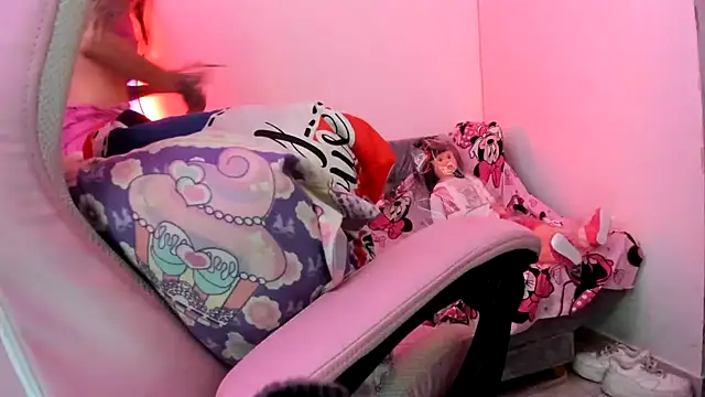 jenniferbodys online show from April 10, 8:57 pm