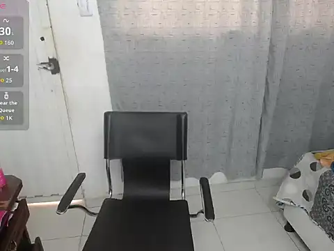 Snapshot of miss_charlott_18 chatting on March 29, 2:28 pm miss charlott 18 online show from March 29, 2:28 pm