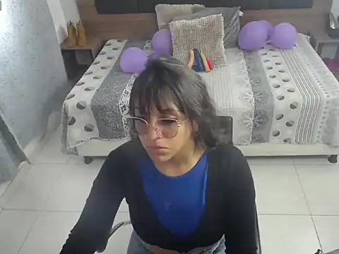 Snapshot of miss_charlott_18 chatting on April 13, 11:59 am miss charlott 18 online show from April 13, 11:59 am