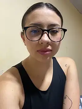 Snapshot of Shayla--broos chatting on February 6, 3:48 pm Shayla--broos online show from February 6, 3:48 pm